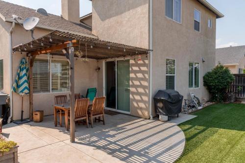 Just Listed! 1635 Monaco Ln 3bd/2ba Clovis Beauty! $284,999